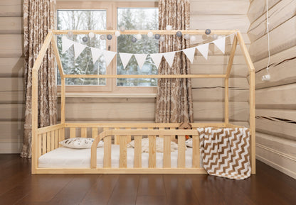 Montessori bedhuisje met railing en ronde opening